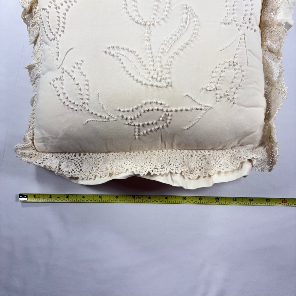 Vintage Candlewick Floral Throw Pillow 16x16 Cream Lace Trim Cottagecore - Picture 4 of 10
